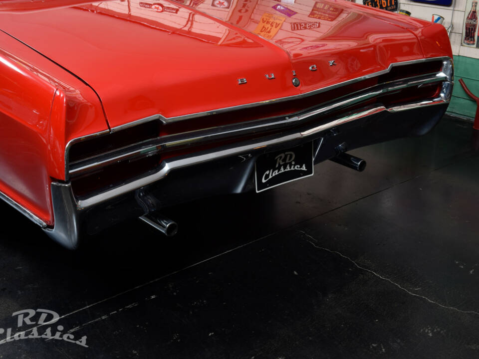 Image 11/41 of Buick Le Sabre Convertible (1966)