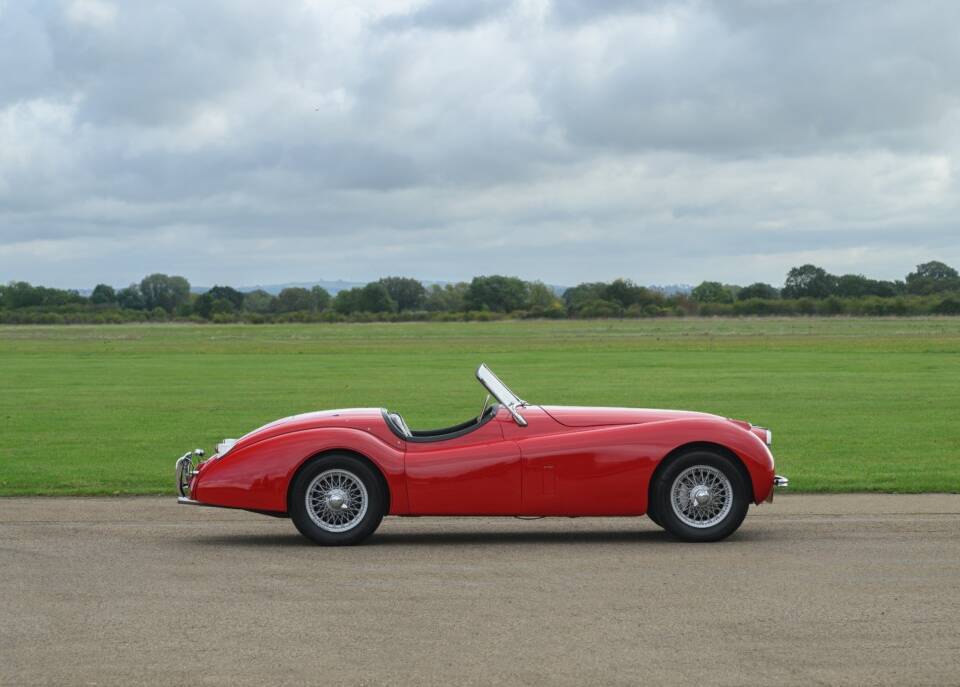 Image 5/37 of Jaguar XK 120 SE OTS (1954)