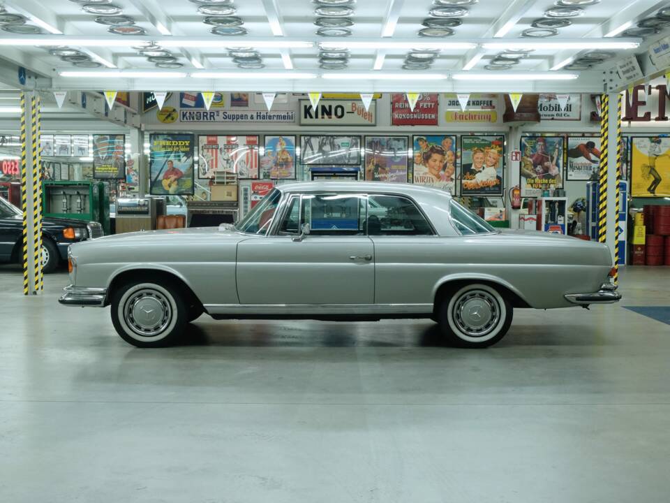 Image 4/50 of Mercedes-Benz 280 SE 3,5 (1970)