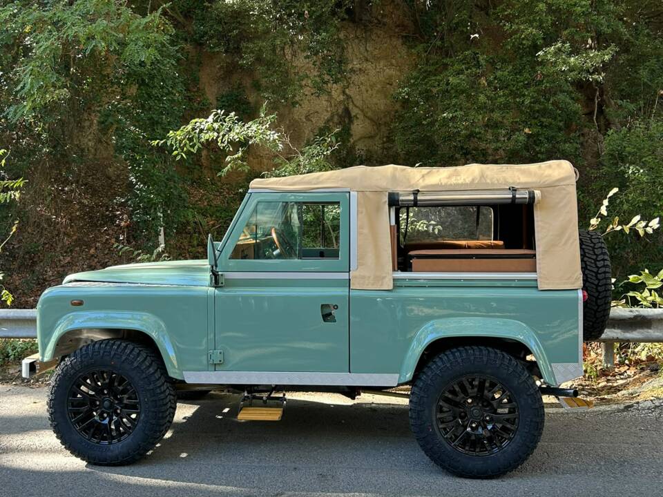 Image 46/72 of Land Rover 90 (1987)