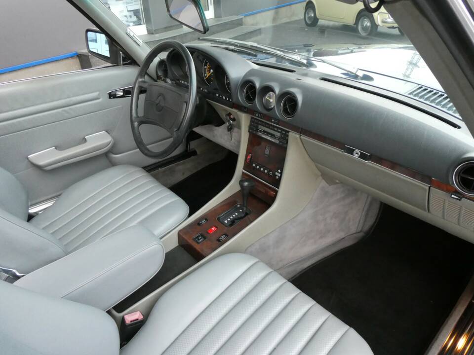 Bild 10/23 von Mercedes-Benz 560 SL (1989)