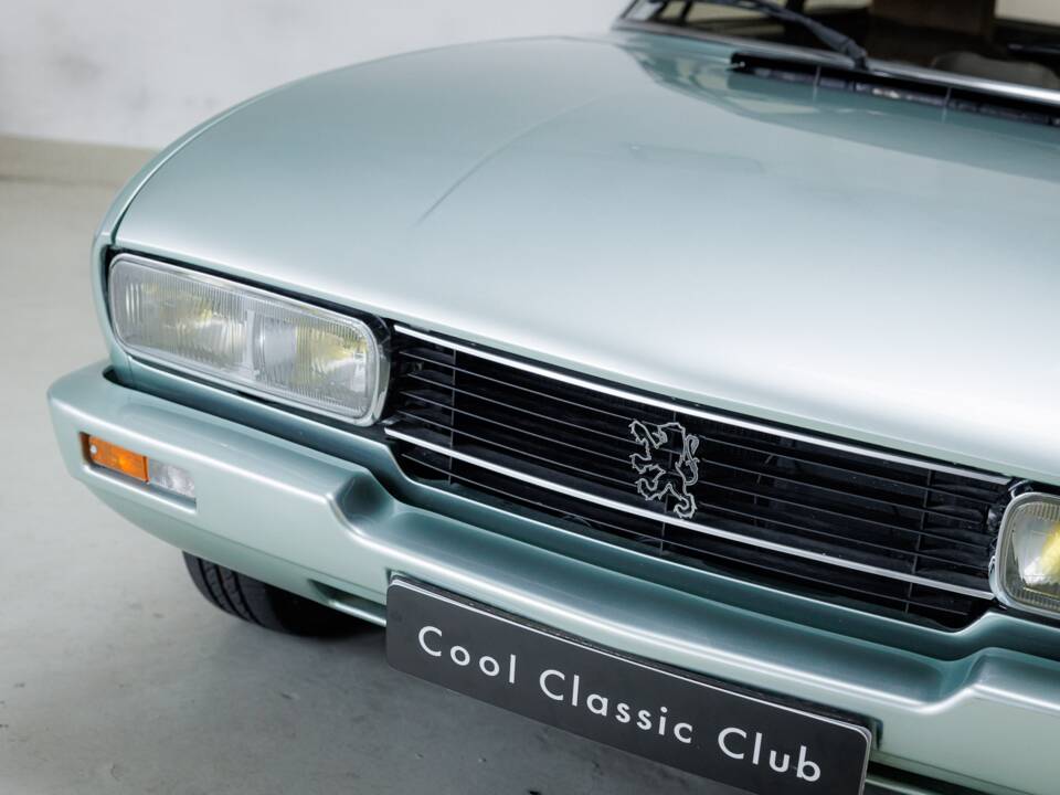 Image 18/24 de Peugeot 504 Coupé (1981)