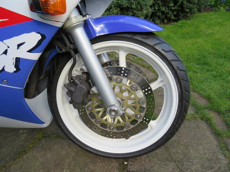 Bild 27/39 von Honda CBR 400 RR (1992)