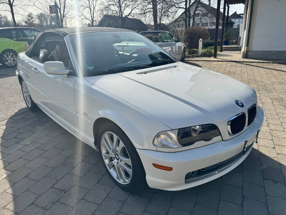 Image 8/18 of BMW 330Ci (2001)