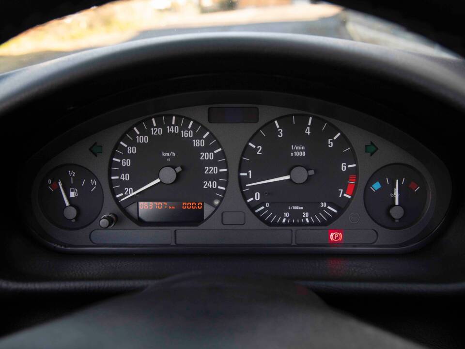 Bild 75/92 von BMW 325i (1994)
