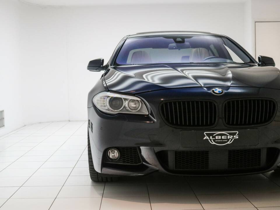 Image 14/24 of BMW 550i (2012)