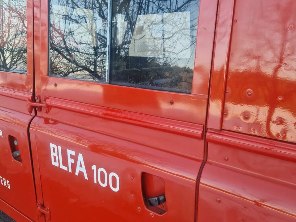 Image 47/54 of Land Rover 109 (1970)