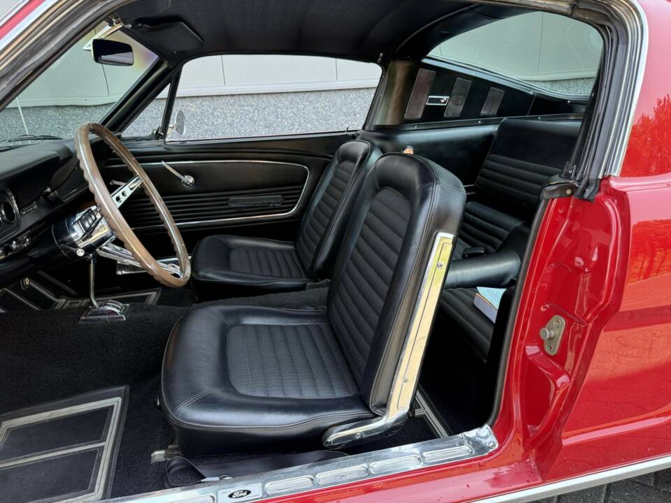Image 22/50 de Ford Mustang 390 GTA (1966)