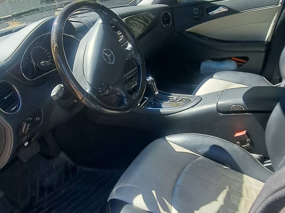 Immagine 4/15 di Mercedes-Benz CLS 350 (2006)
