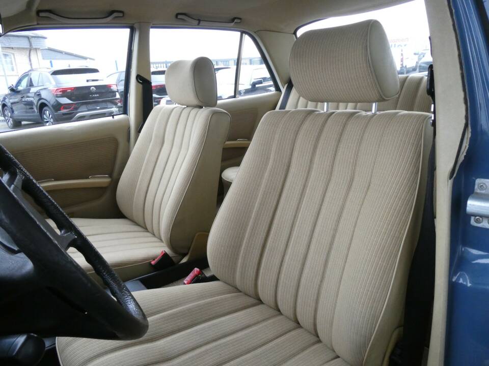 Bild 10/21 von Mercedes-Benz 200 D (1983)