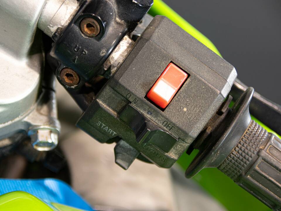 Image 21/36 of Kawasaki GPZ 600 R (1985)