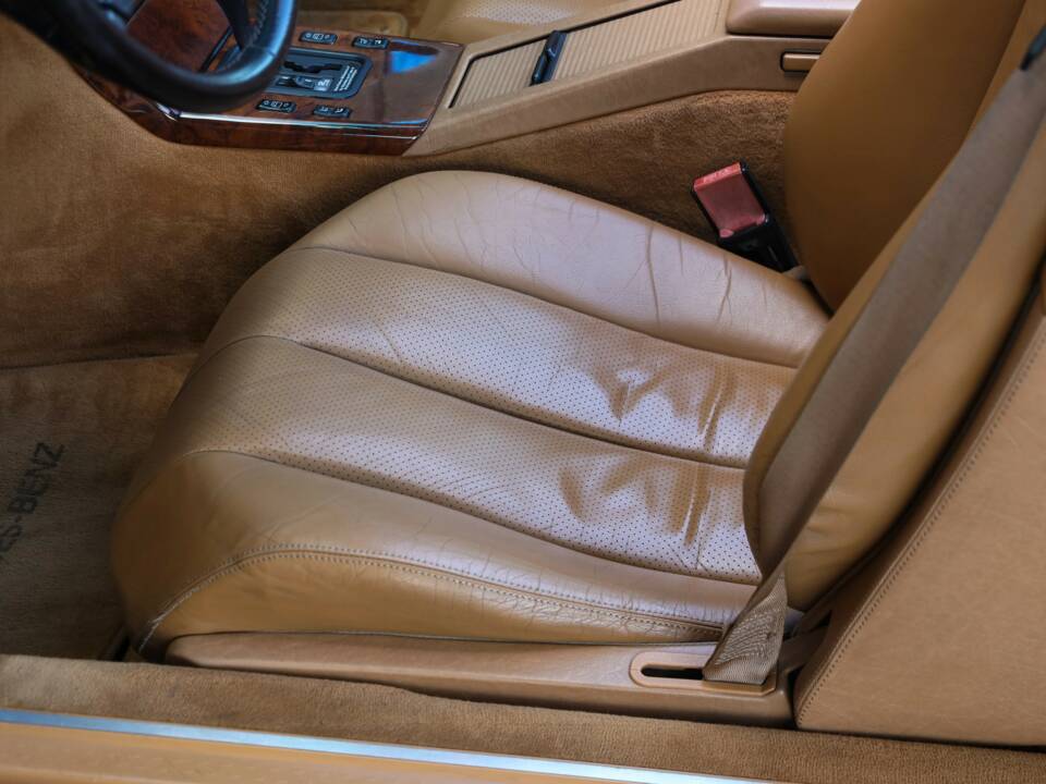 Image 41/50 of Mercedes-Benz 500 SL (1990)
