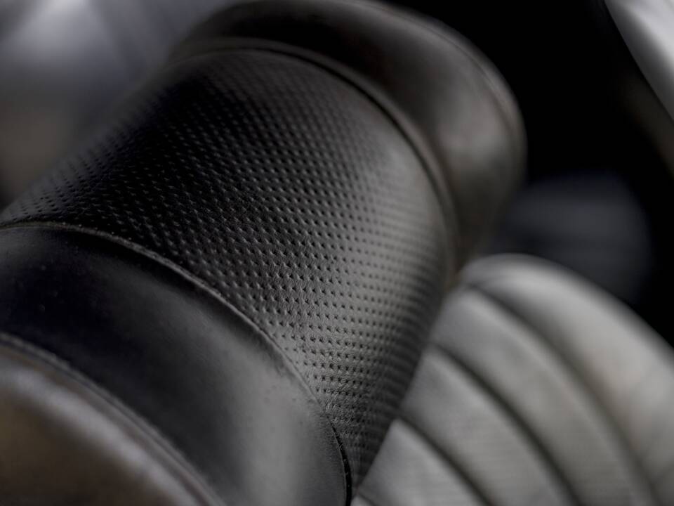 Image 28/50 de Jaguar Type E V12 (2+2) (1972)