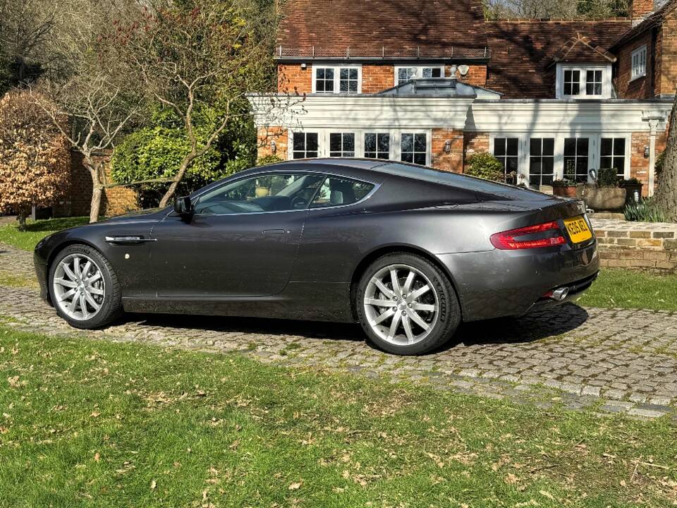 Image 12/33 of Aston Martin DB 9 (2005)