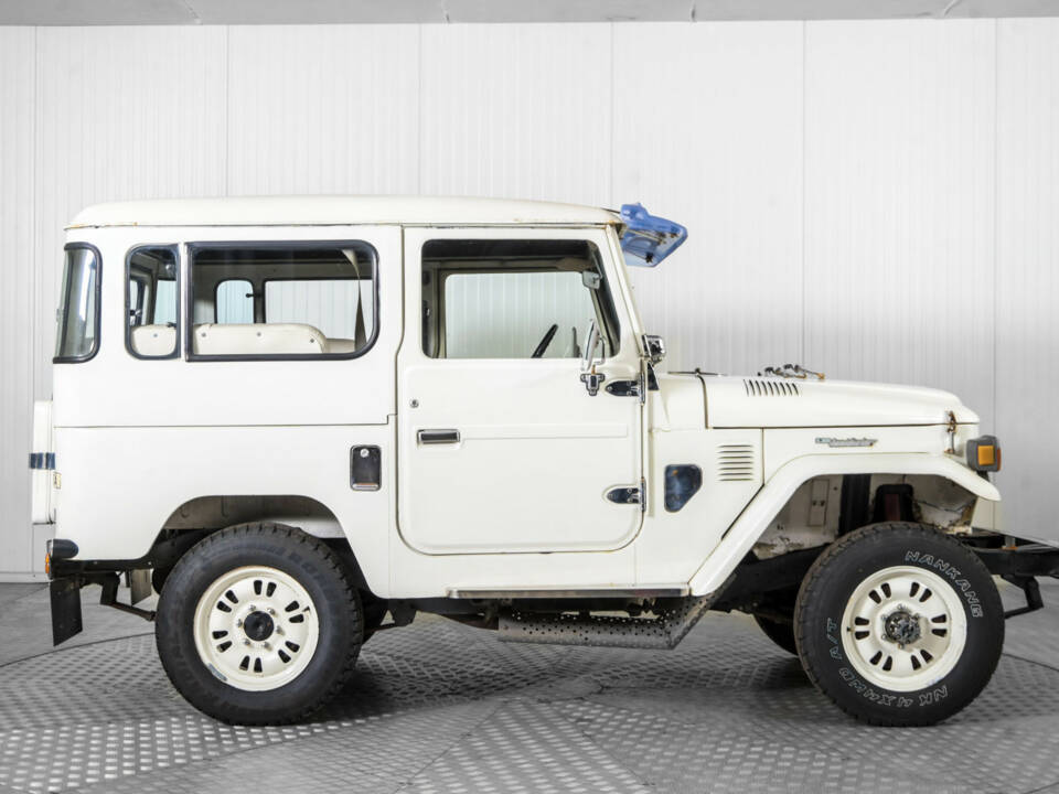 Image 10/50 of Toyota Land Cruiser BJ 43 (1977)