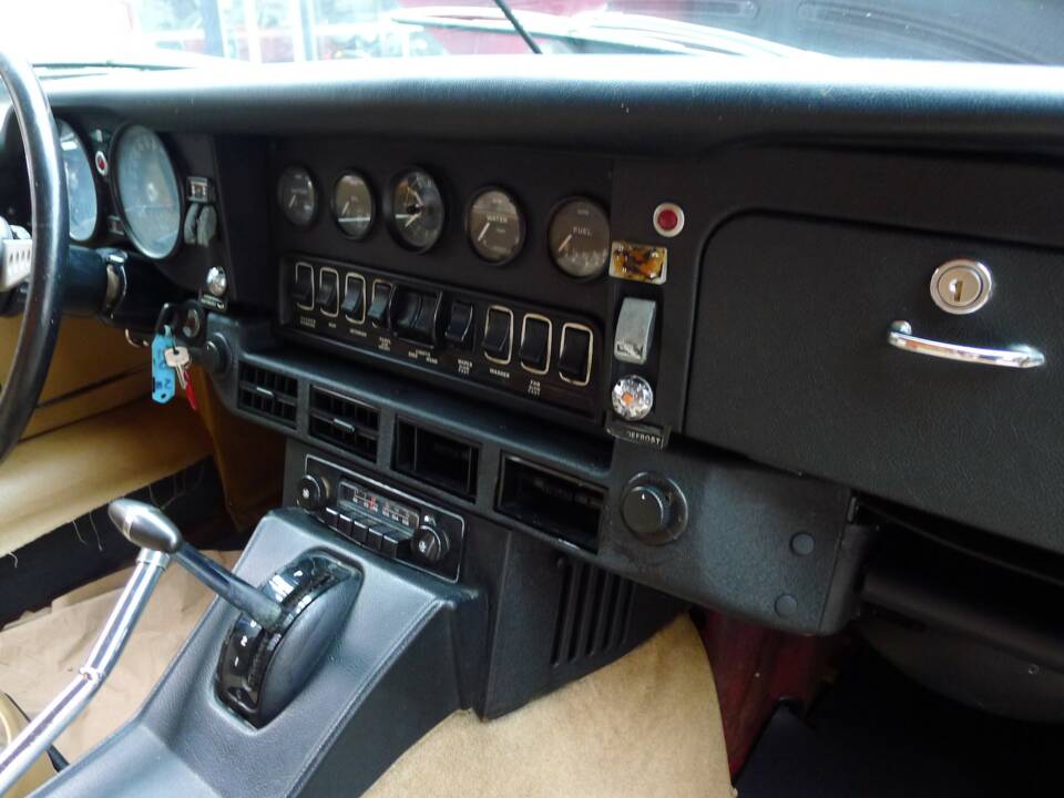Image 9/15 de Jaguar Type E V12 (1972)