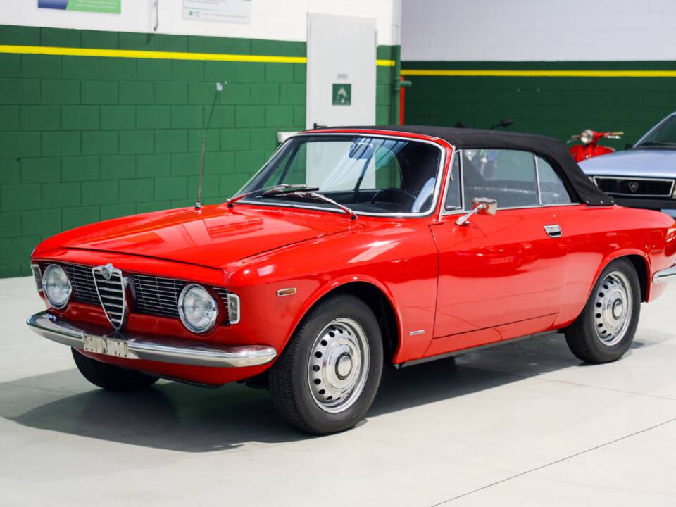 Image 6/58 of Alfa Romeo Giulia 1600 GTC (1965)