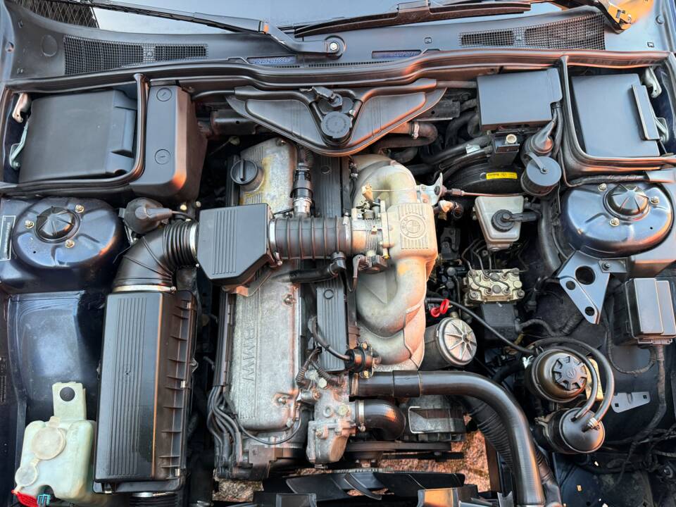 Immagine 48/99 di BMW 735i (1988)