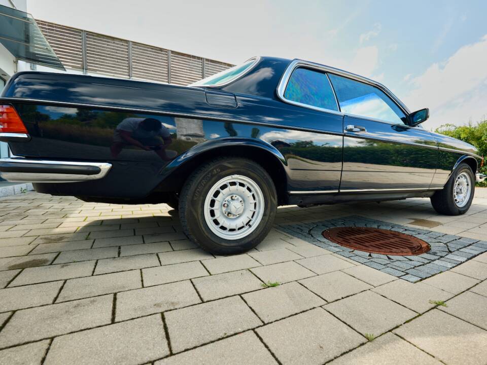 Bild 81/99 von Mercedes-Benz 230 CE (1983)