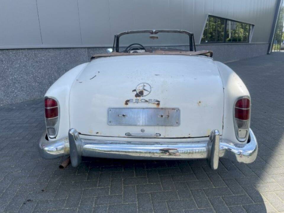 Afbeelding 12/36 van Mercedes-Benz 220 SE Cabriolet (1960)