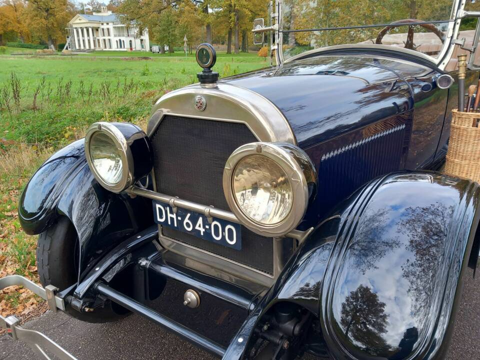 Image 3/8 of Cadillac V-63 (1924)