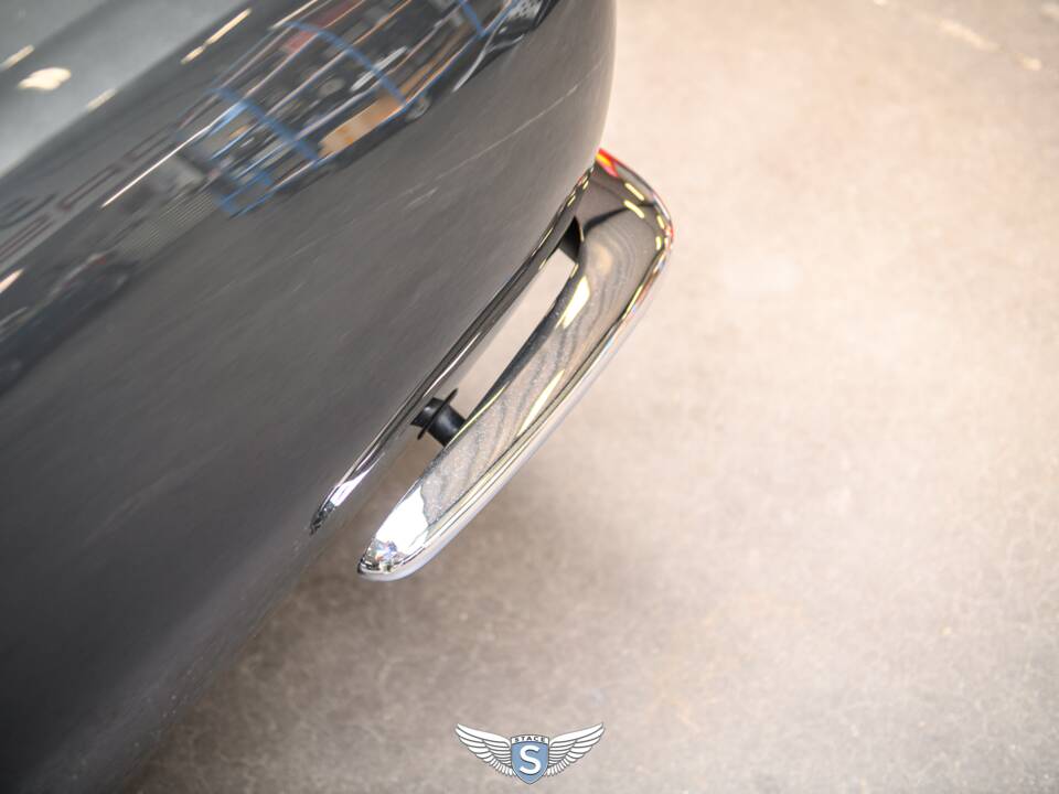 Bild 42/73 von Aston Martin V8 EFi Volante (1987)