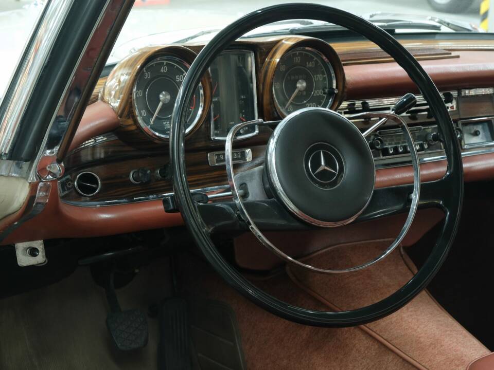 Image 21/50 of Mercedes-Benz 300 SE (1966)