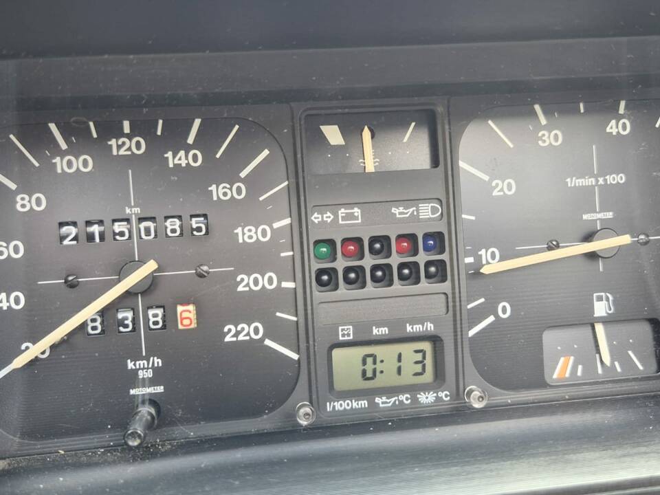 Bild 9/12 von Volkswagen Golf Mk I Convertible 1.8 (1993)