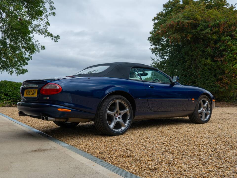 Image 3/50 of Jaguar XKR (2000)