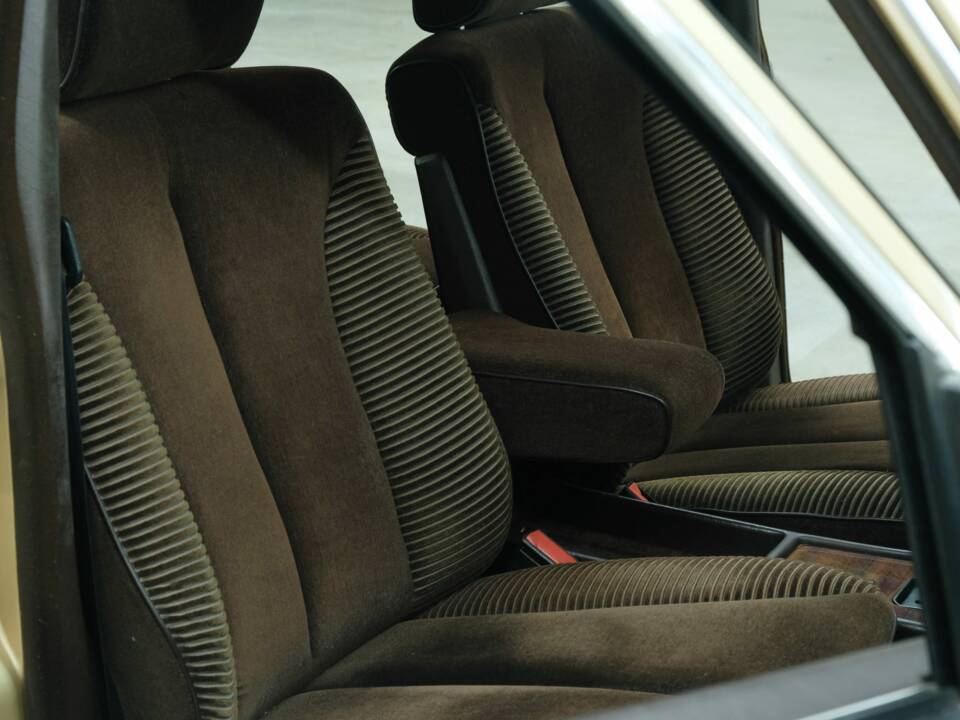 Bild 27/50 von Mercedes-Benz 280 SE (1980)