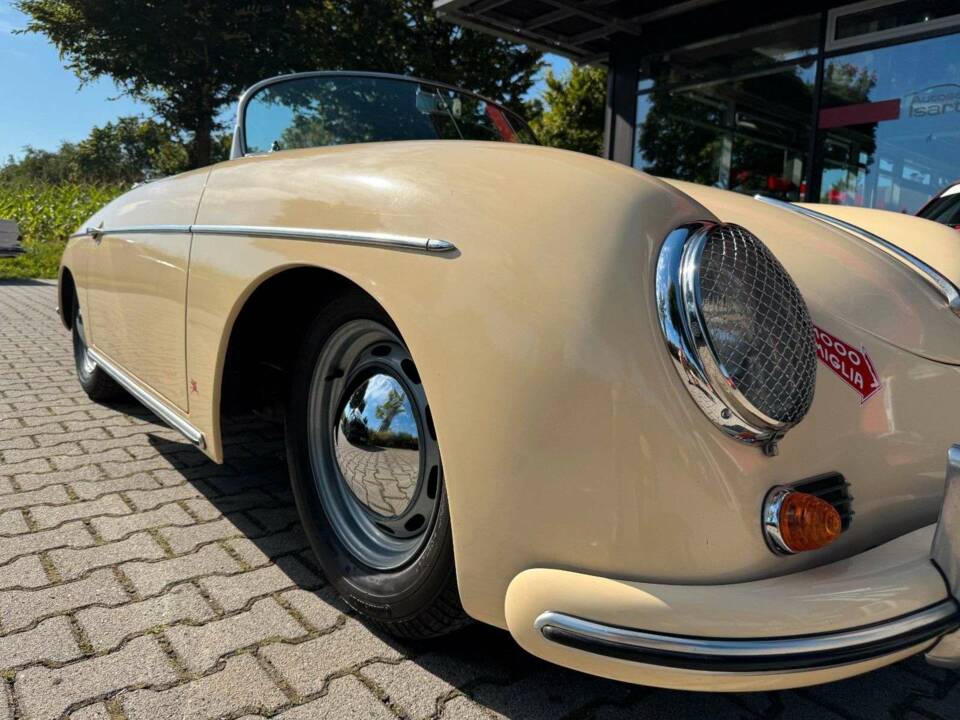 Image 6/8 of Intermeccanica Speedster (1968)