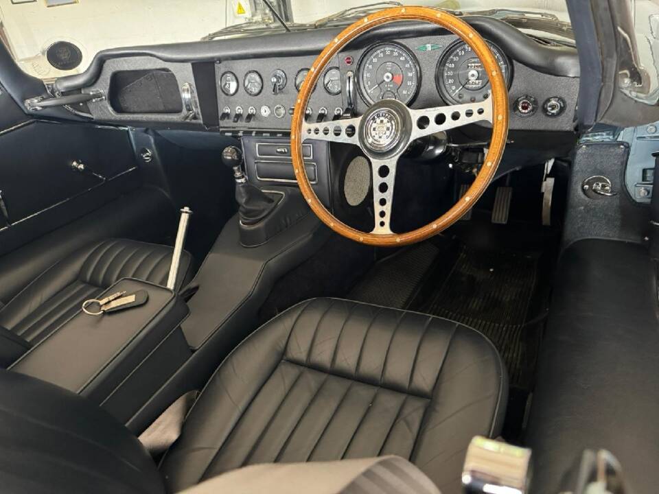 Image 3/15 de Jaguar Type E 4.2 (1965)