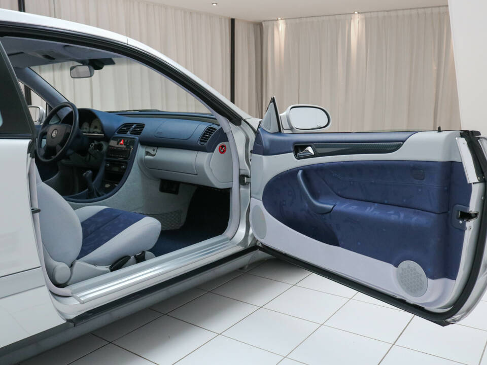 Immagine 9/13 di Mercedes-Benz CLK 230 Kompressor (1998)