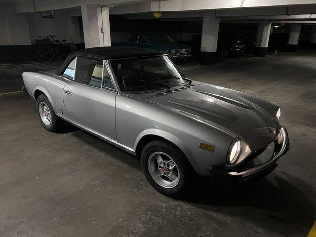Bild 4/8 von FIAT Spider 2000 (1981)