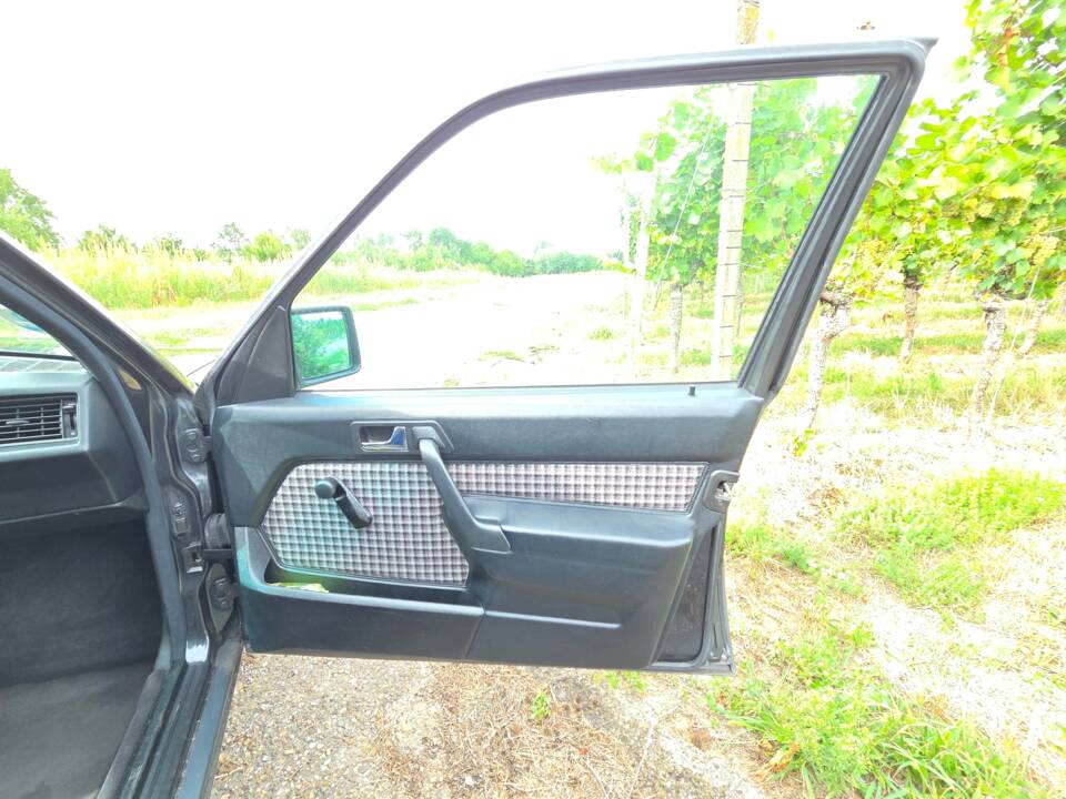 Bild 20/39 von Mercedes-Benz 190 E 1.8 (1992)