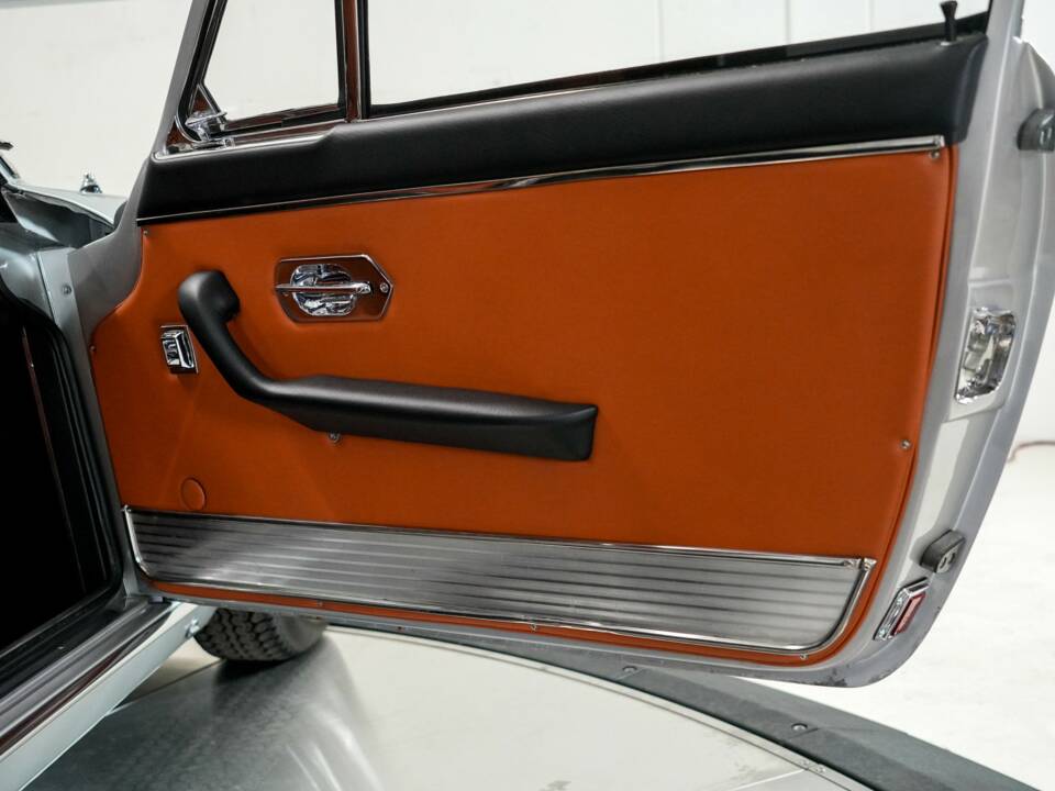 Bild 35/50 von Ferrari 330 GT (1965)