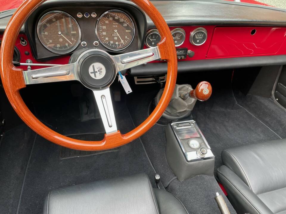 Image 10/15 of Alfa Romeo 1750 Spider Veloce (1968)