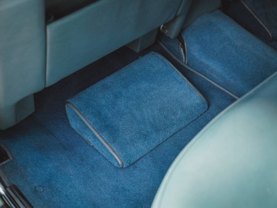 Image 25/42 of Rolls-Royce Silver Shadow II (1977)