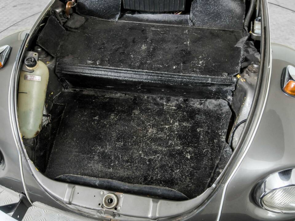 Image 33/50 of Volkswagen Beetle 1303 LS (1971)
