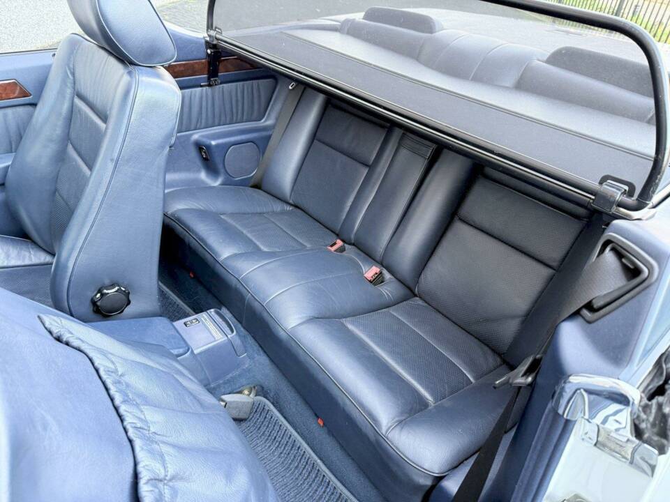 Image 24/36 of Mercedes-Benz E 200 (1994)
