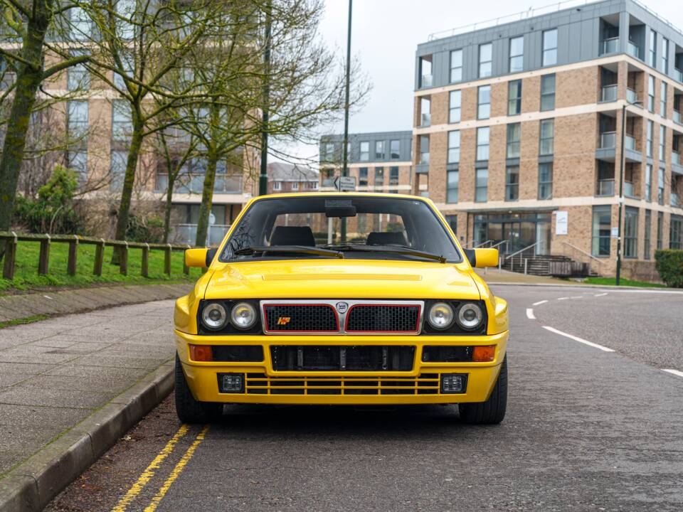 Image 5/27 of Lancia Delta HF Integrale Evoluzione I (1992)