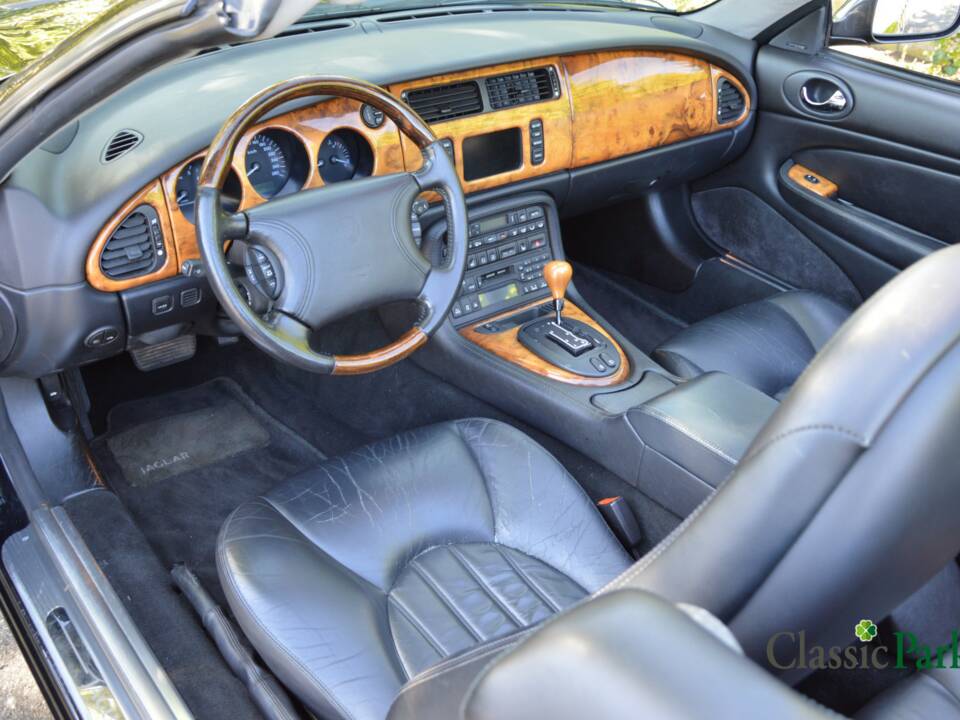 Afbeelding 32/50 van Jaguar XKR (2000)