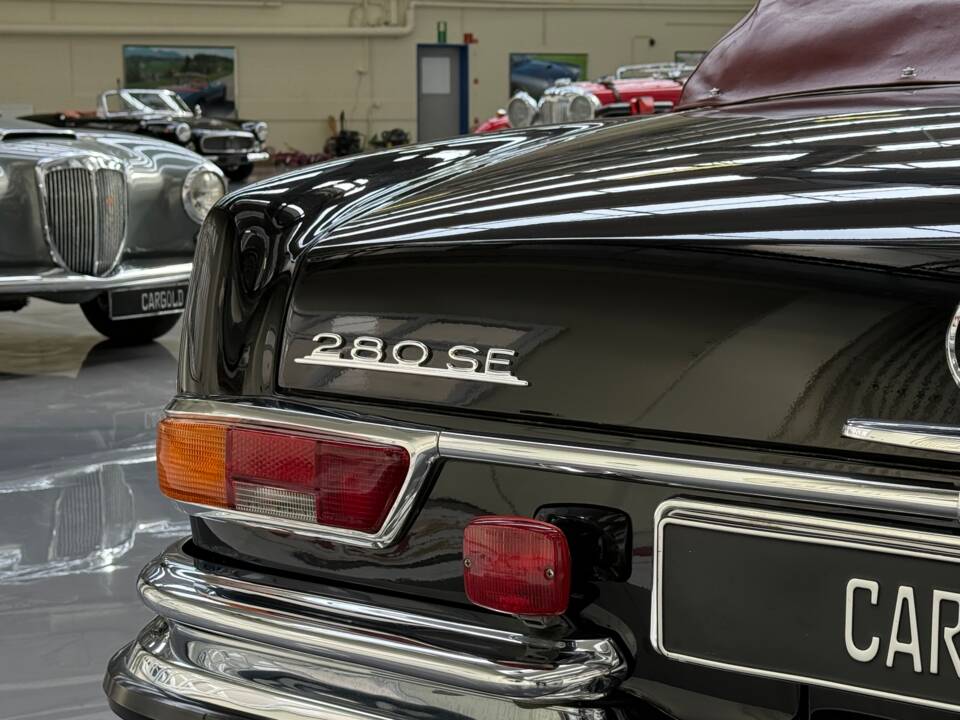Bild 18/22 von Mercedes-Benz 280 SE 3,5 (1970)
