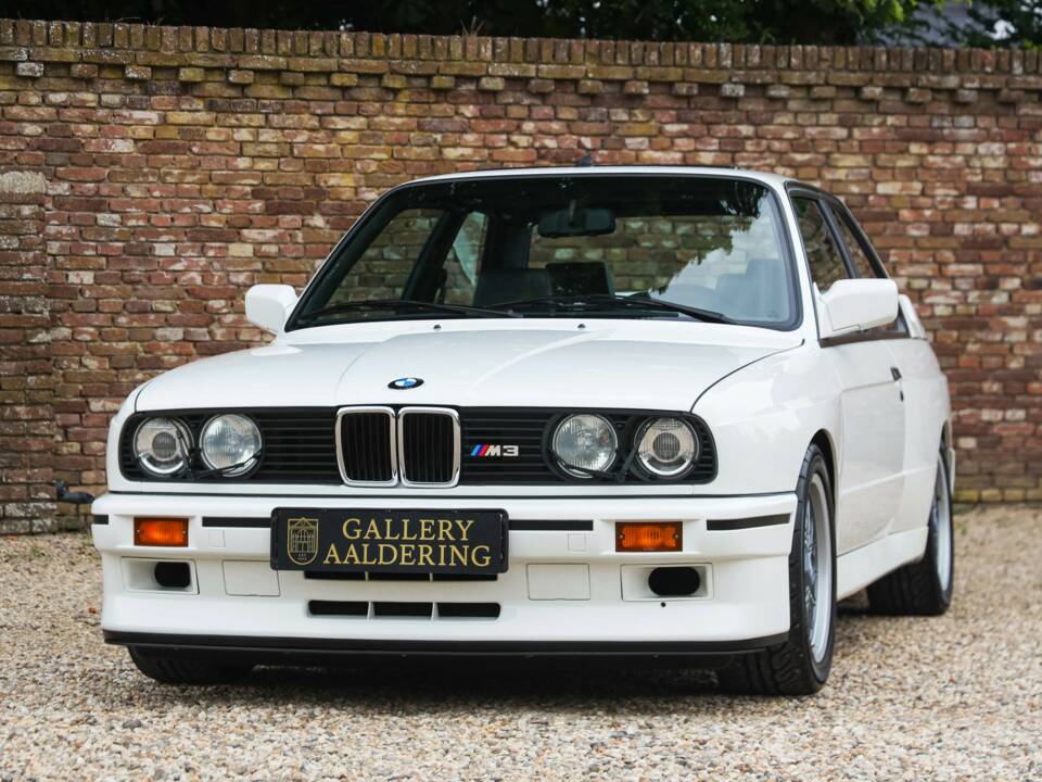 Image 16/50 of BMW M3 (1990)
