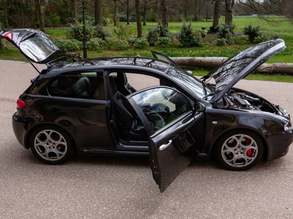 Image 55/60 of Alfa Romeo 147 3.2 GTA (2003)