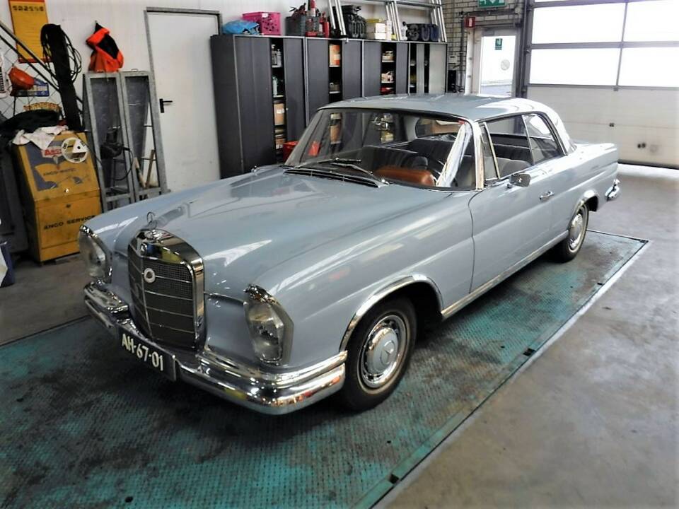 Imagen 13/50 de Mercedes-Benz 220 SE b (1963)