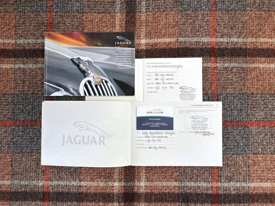 Image 23/28 de Jaguar XKR (2002)