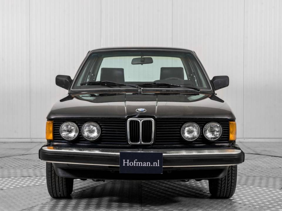 Afbeelding 16/50 van BMW 320i (1983)