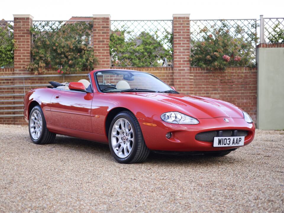Image 7/50 de Jaguar XKR (2000)