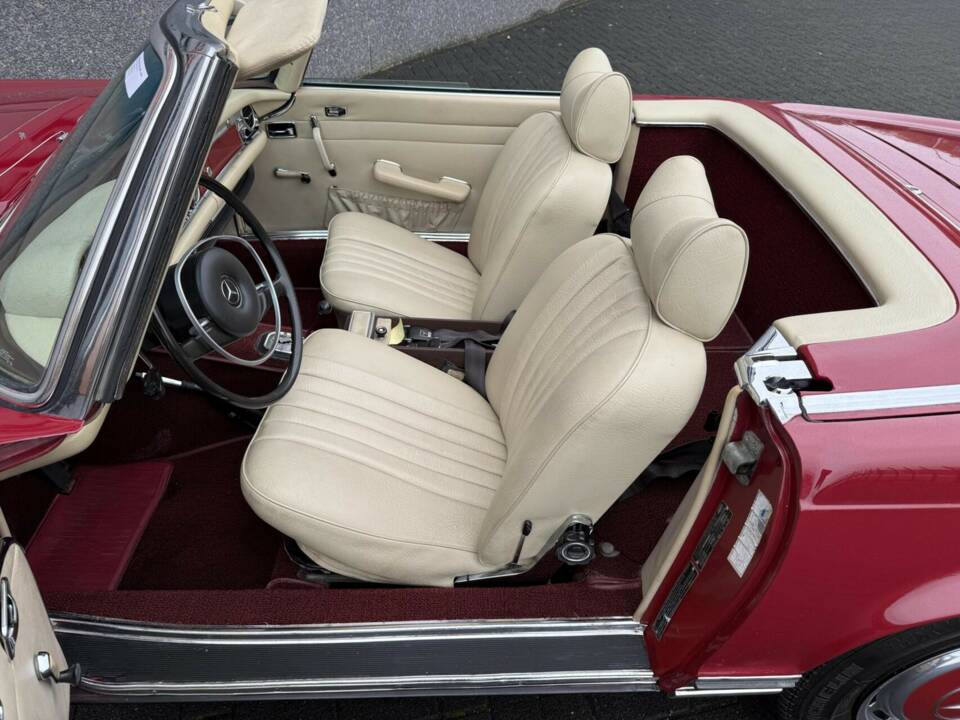 Image 32/50 of Mercedes-Benz 280 SL (1971)
